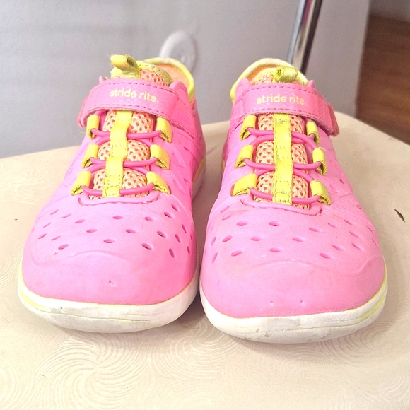 Girl's Pink Water Shoes - Picture 2 of 8